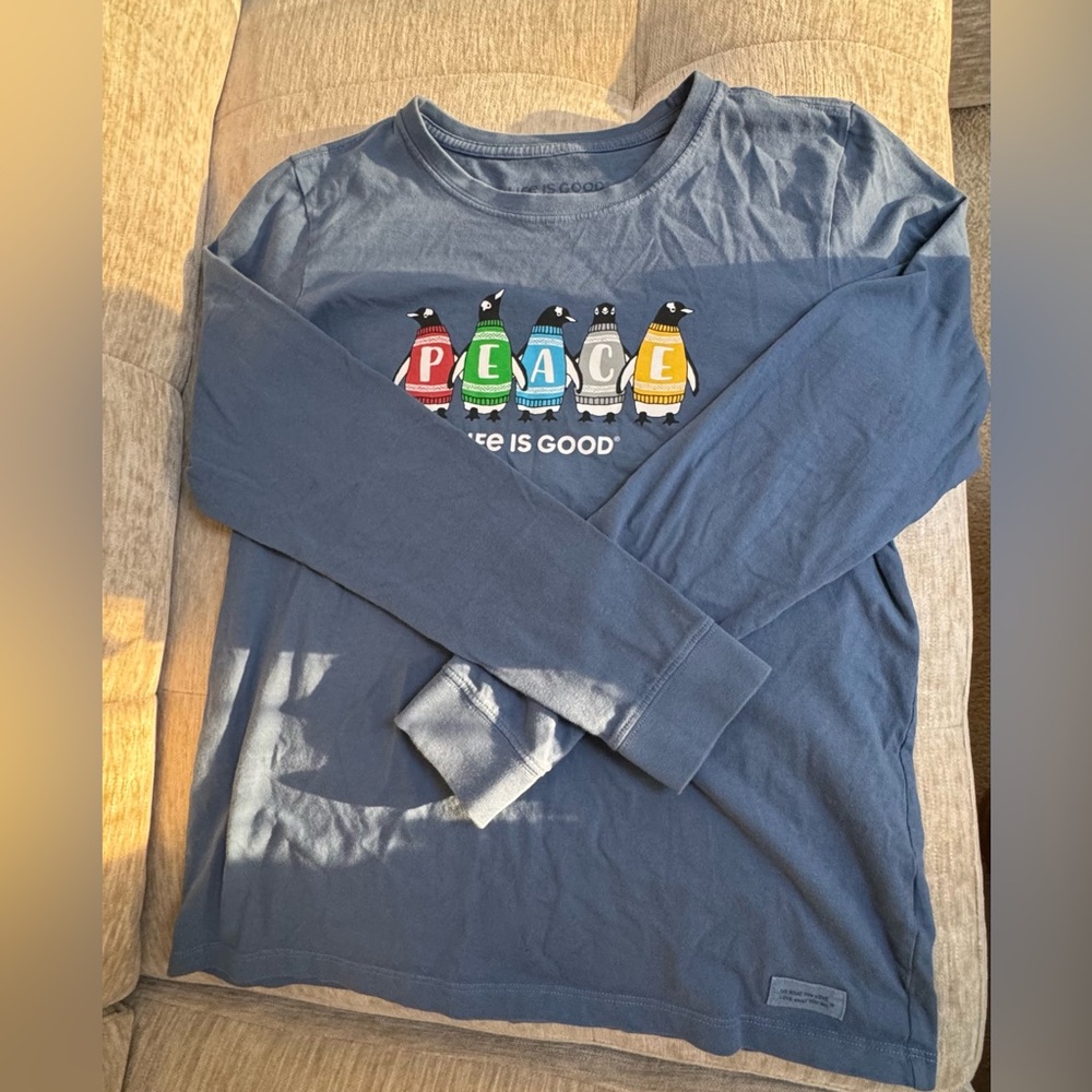 Life Is Good Women’s  Penguin Peace Long Sleeve Tee - Blue